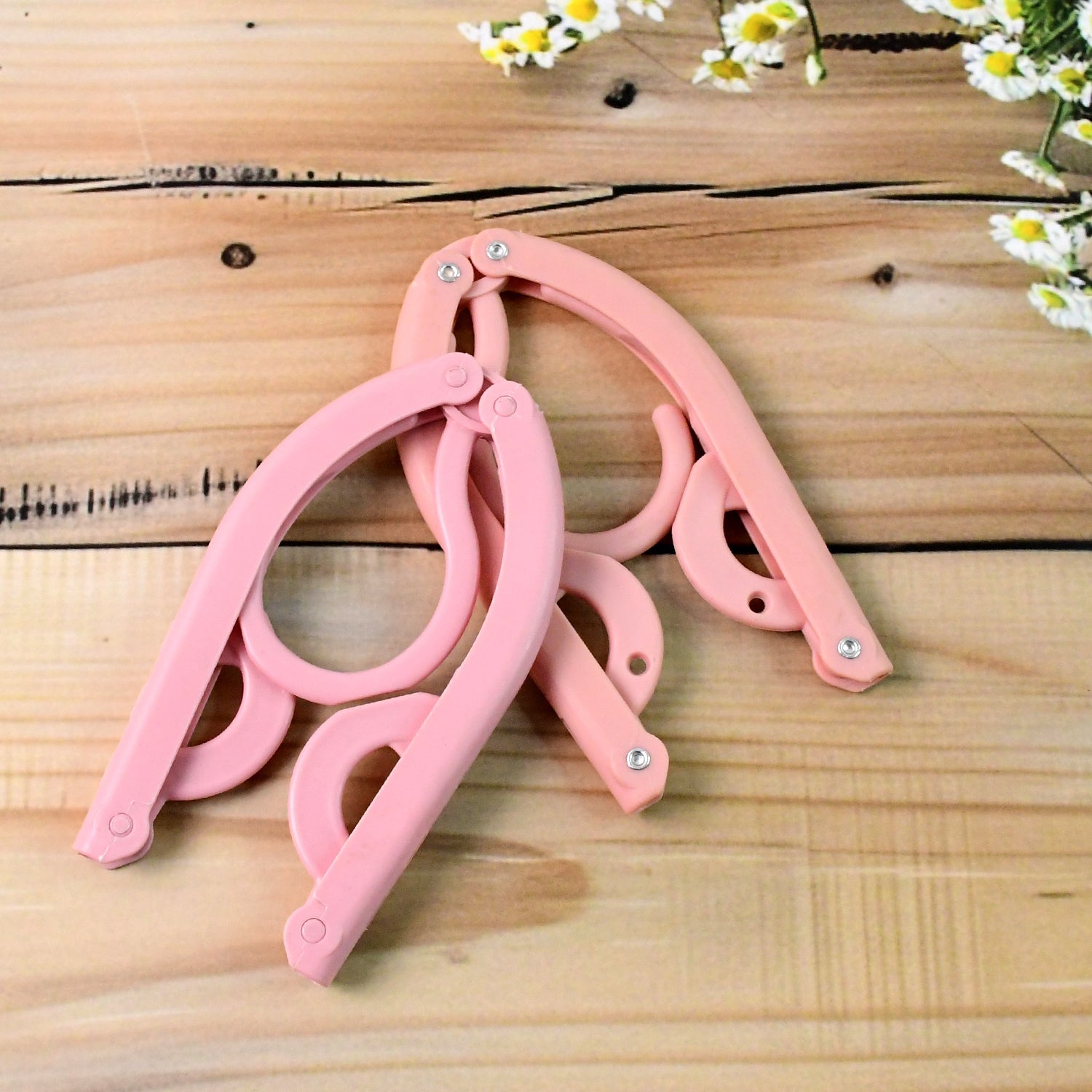 Foldable Travel Hanger – Lightweight, Space-Saving Design (1 Pc)