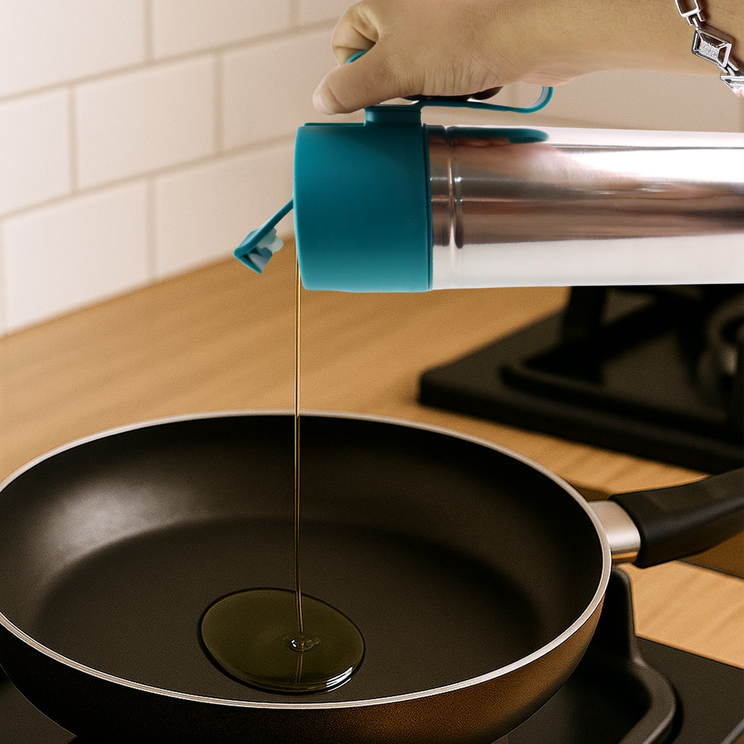 Stainless Steel Oil Pourer – 1000ML Leak-Proof Kitchen Bottle