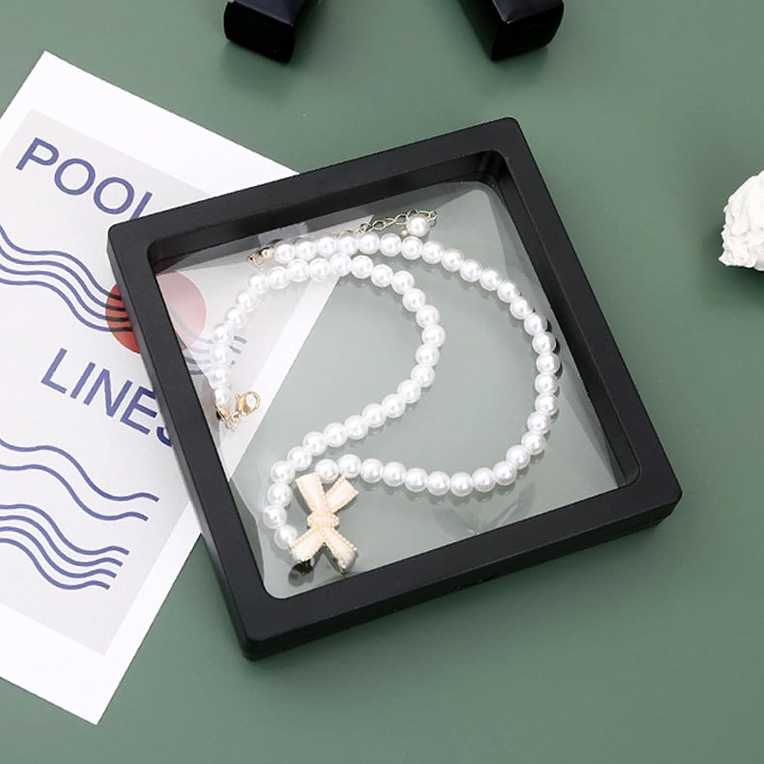 Transparent Jewellery Display Box Ð Floating 3D Effect for Showcasing