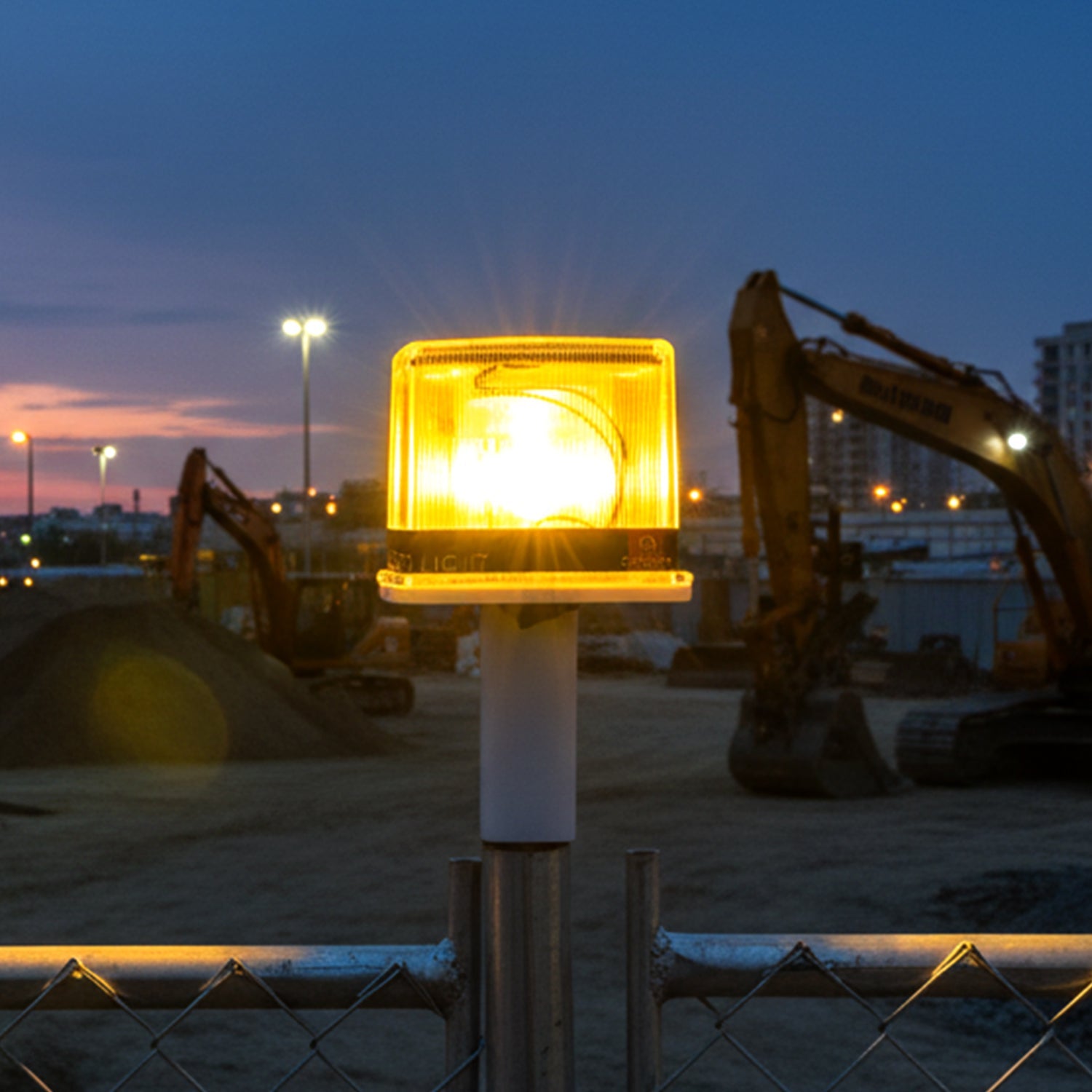 Solar Warning Light – Bright, Eco-Friendly Outdoor Safety Signal
