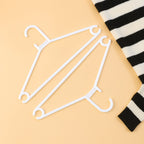 Plastic Clothes Hangers – Durable & Space-Saving Set of 6