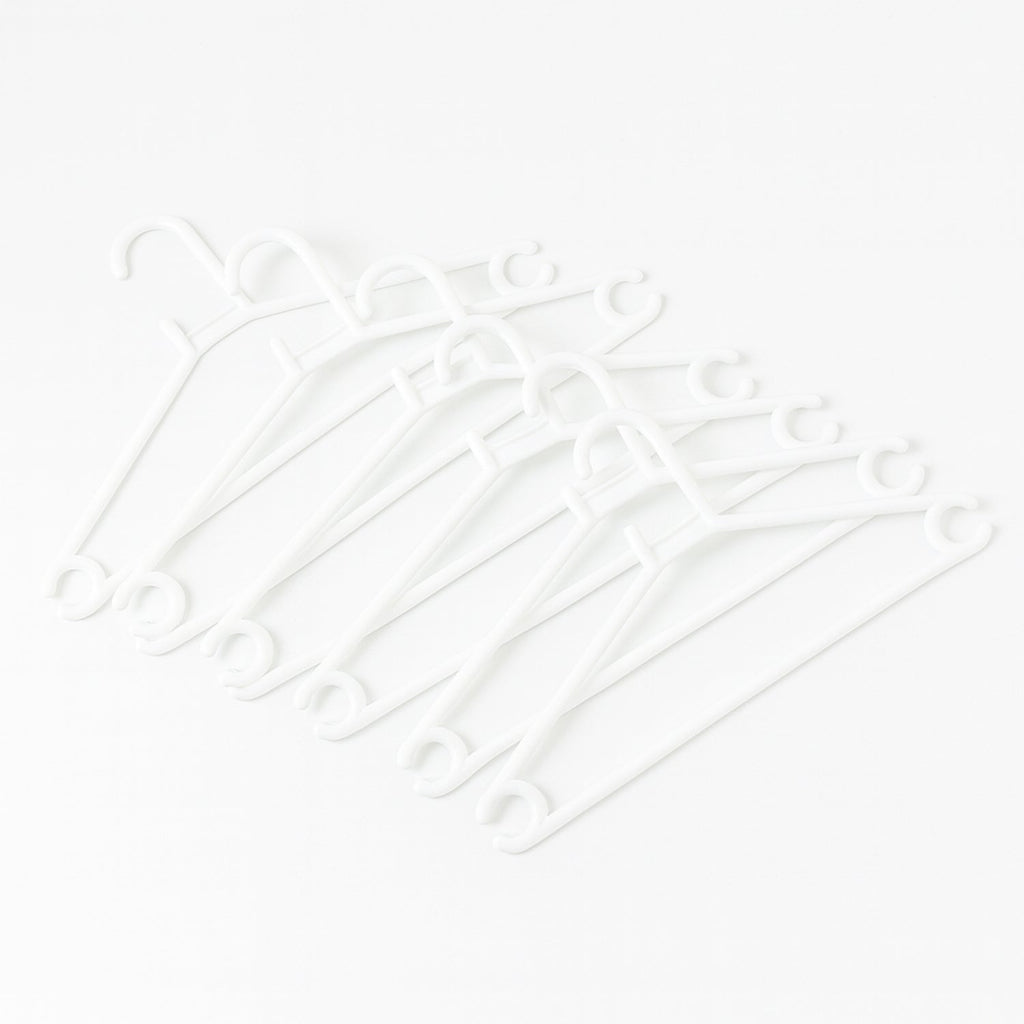 Plastic Clothes Hangers – Durable & Space-Saving Set of 6