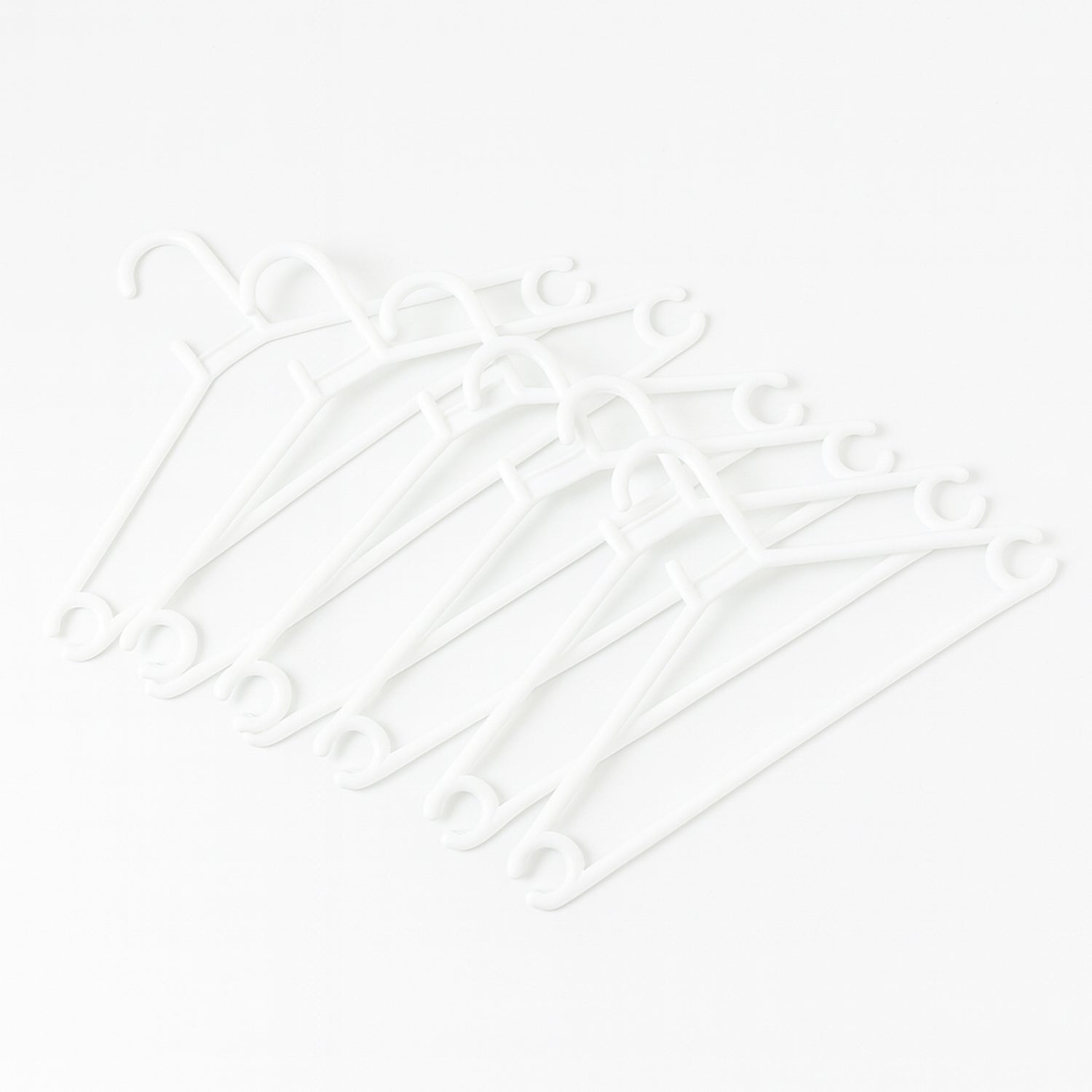 Plastic Clothes Hangers – Durable & Space-Saving Set of 6