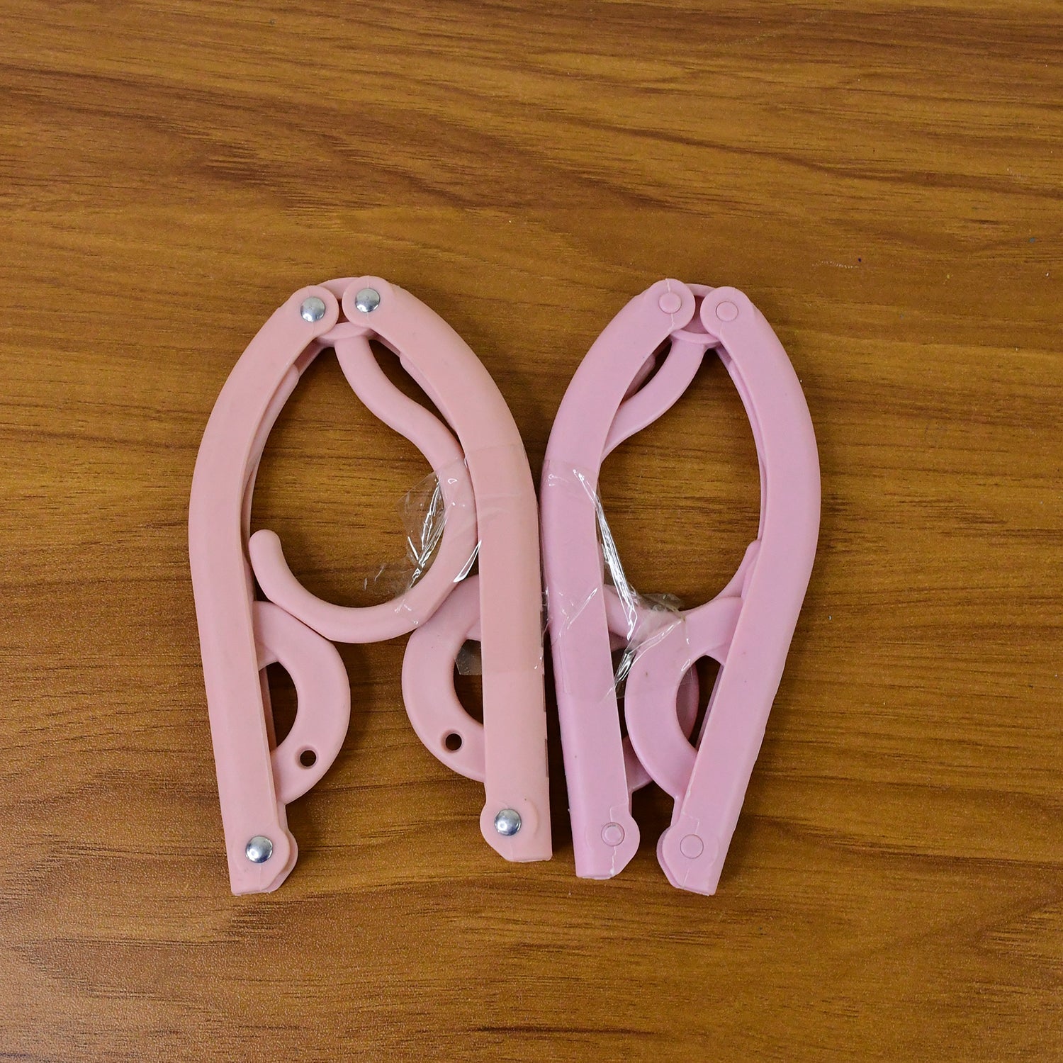 Foldable Travel Hanger – Lightweight, Space-Saving Design (1 Pc)