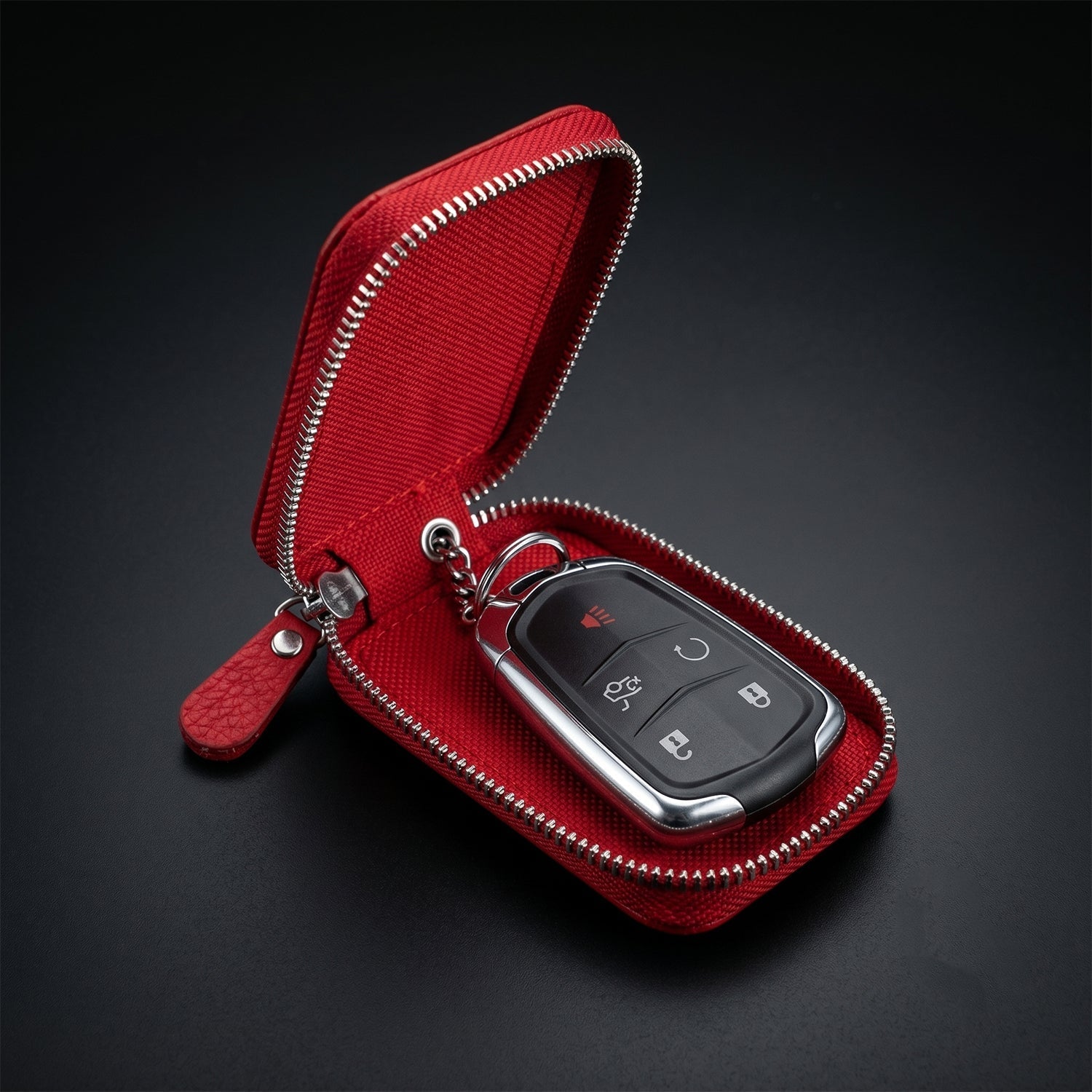Leather Car Key Case Ð Durable & Compact with Snap Hook for Easy Carrying