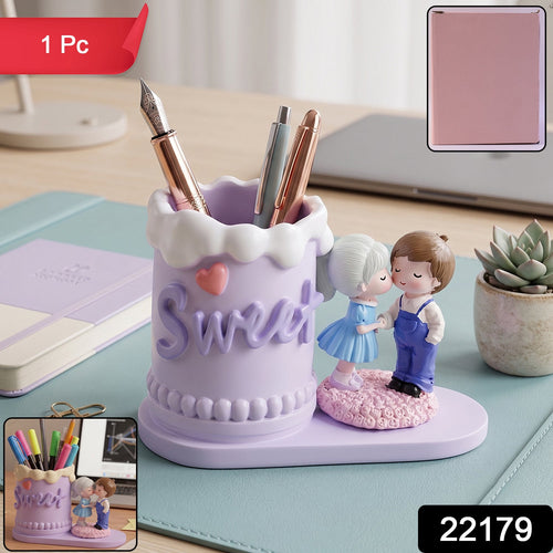 Cute Couple Pen Holder Ð Adorable Resin Desk Organizer & Showpiece