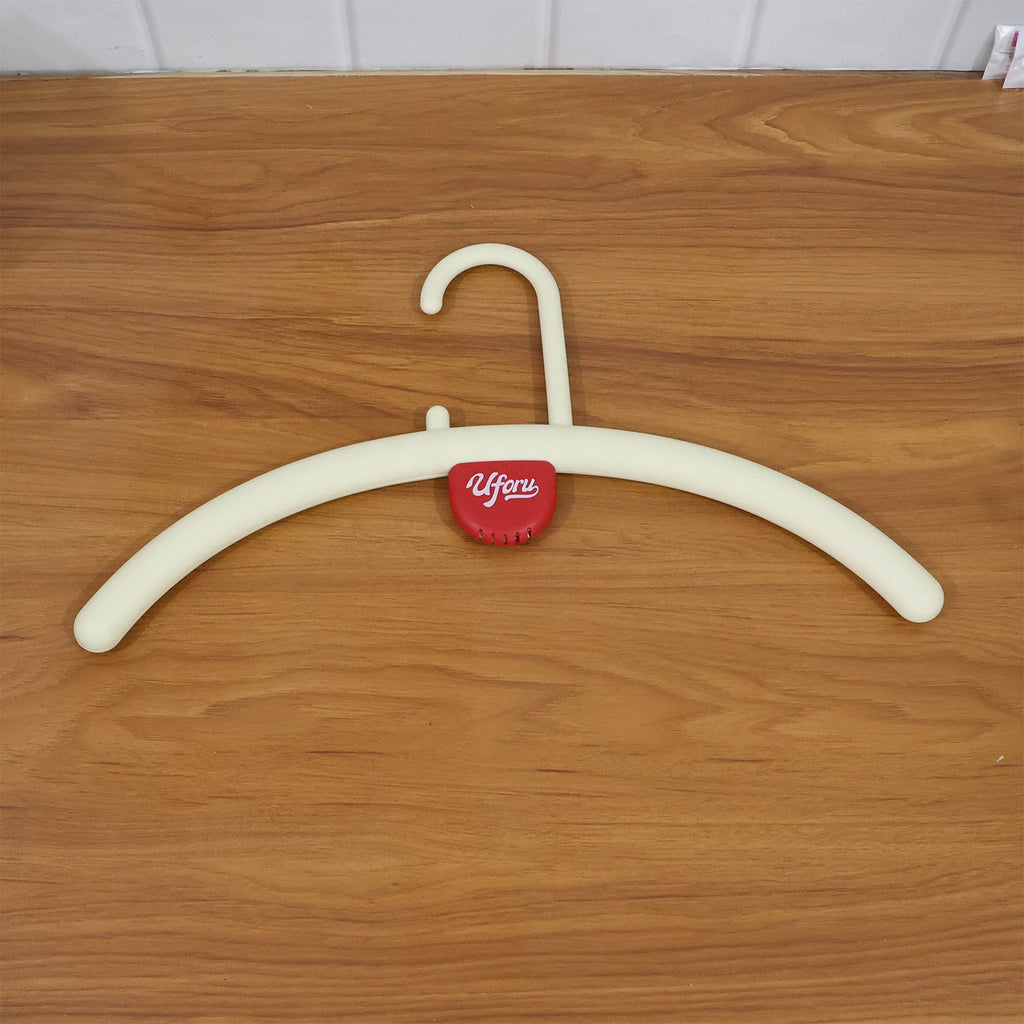 Anti-Slip Plastic Clothes Hanger with Fragrance Holder – Organize Your Wardrobe