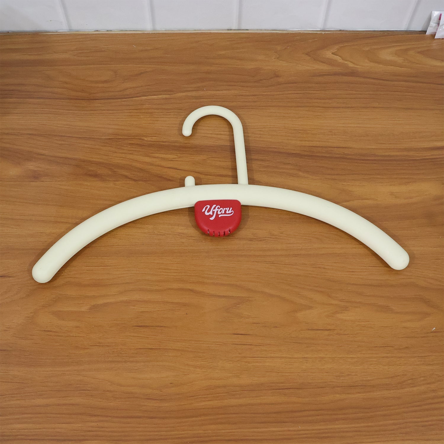 Anti-Slip Plastic Clothes Hanger with Fragrance Holder – Organize Your Wardrobe