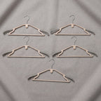 Plastic Clothes Hangers Set Ð Space-Saving & Non-Slip Design