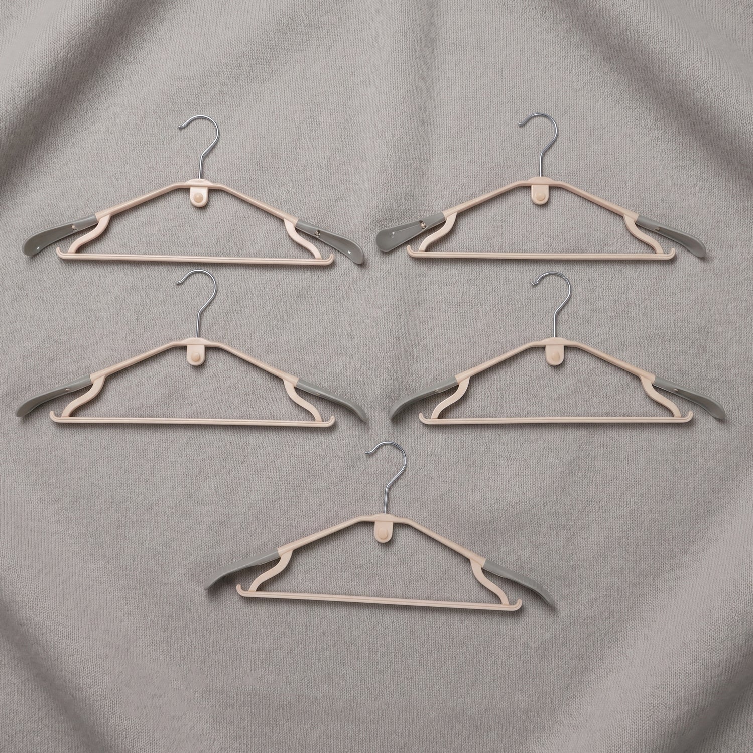Plastic Clothes Hangers Set Ð Space-Saving & Non-Slip Design