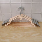 Plastic Clothes Hangers Set Ð Space-Saving & Non-Slip Design