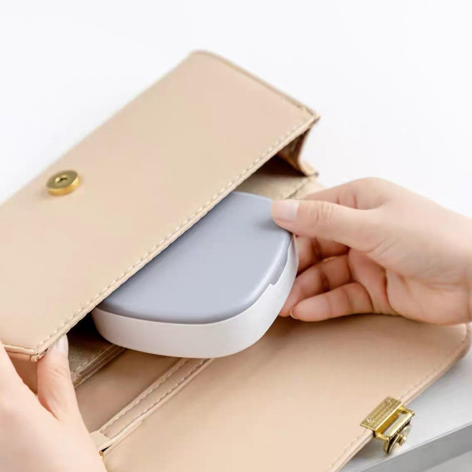 Plastic Jewelry Storage Box Ð Compact & Travel-Friendly Organizer