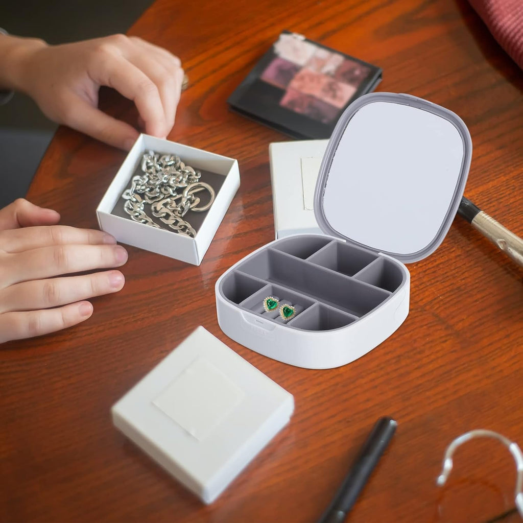 Plastic Jewelry Storage Box Ð Compact & Travel-Friendly Organizer