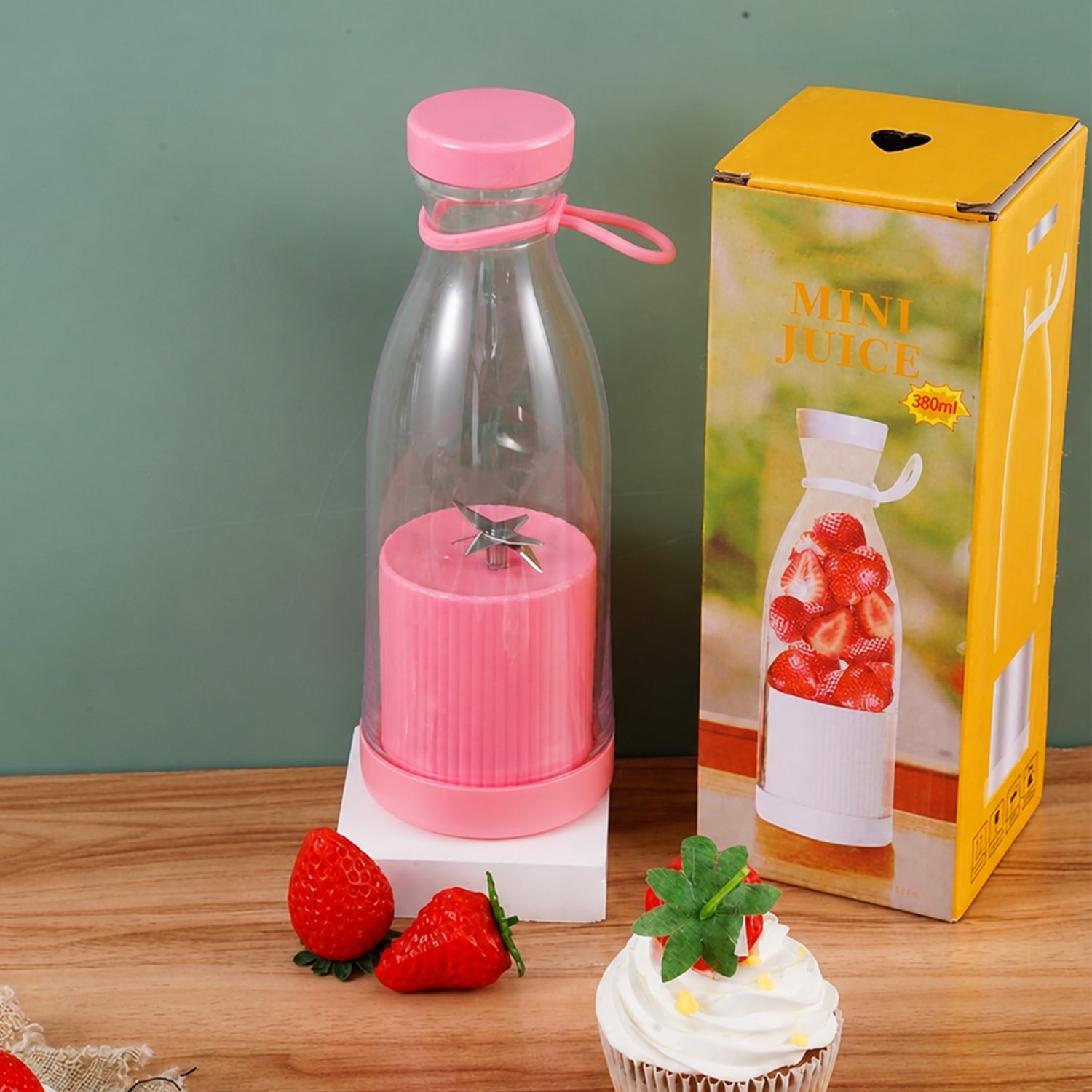 Portable Electric Juicer Ð Compact, USB Rechargeable & Easy to Use