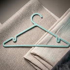 Plastic Clothes Hangers Ð Non-Slip Design for Safe Grip and Organization