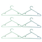 Plastic Clothes Hangers Ð Non-Slip Design for Safe Grip and Organization