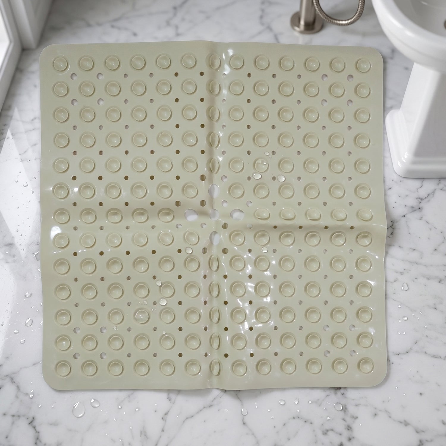 Anti-Slip Bath Mat Ð Secure Suction Cups for Bathroom Safety
